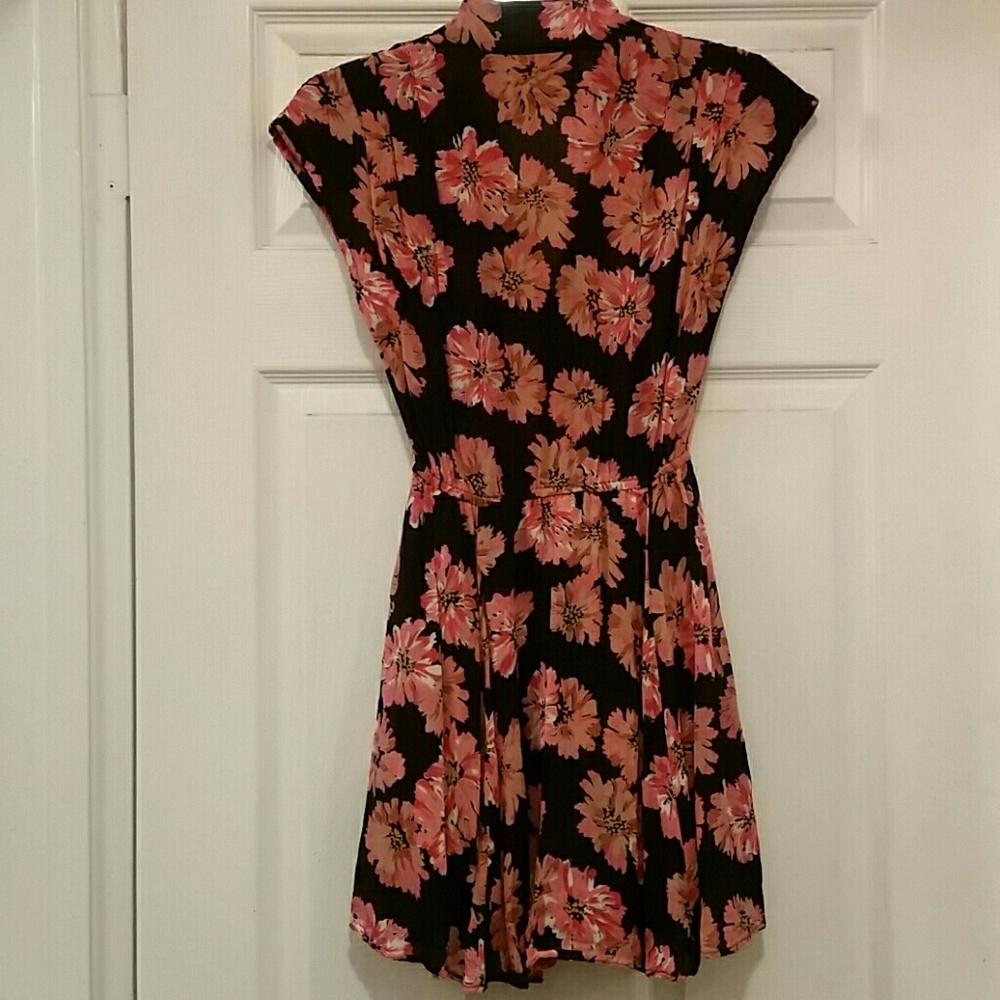 🌟SOLD🌟REFORMATION SEGAL DRESS FUSION FLORAL 4 - Picture 7 of 7